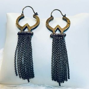 Beautiful, vintage, brass tone fringe, chain costume pierced dangle earr…
